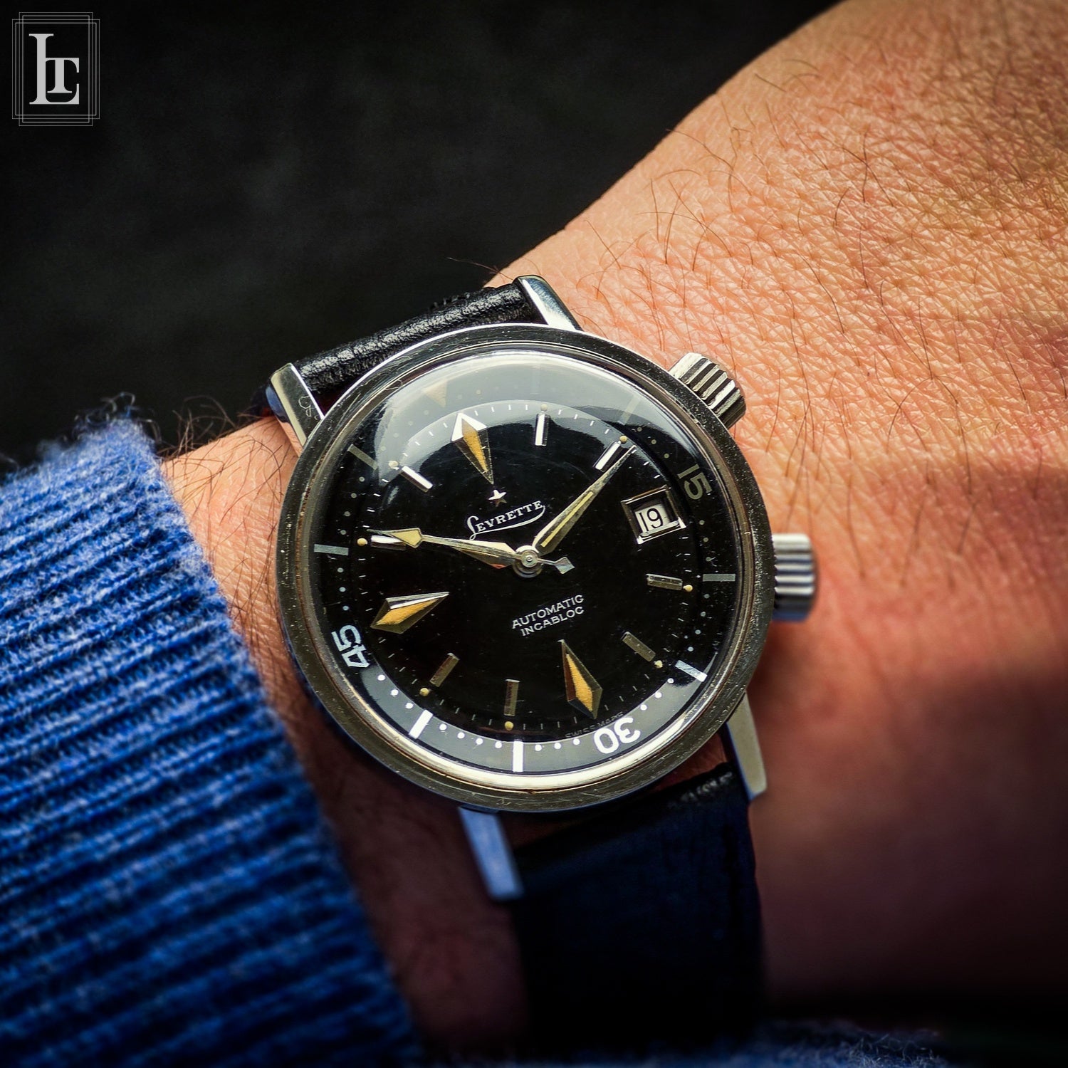 levrette-diver-2-crowns-tiger-shark-luxo-time-firenze