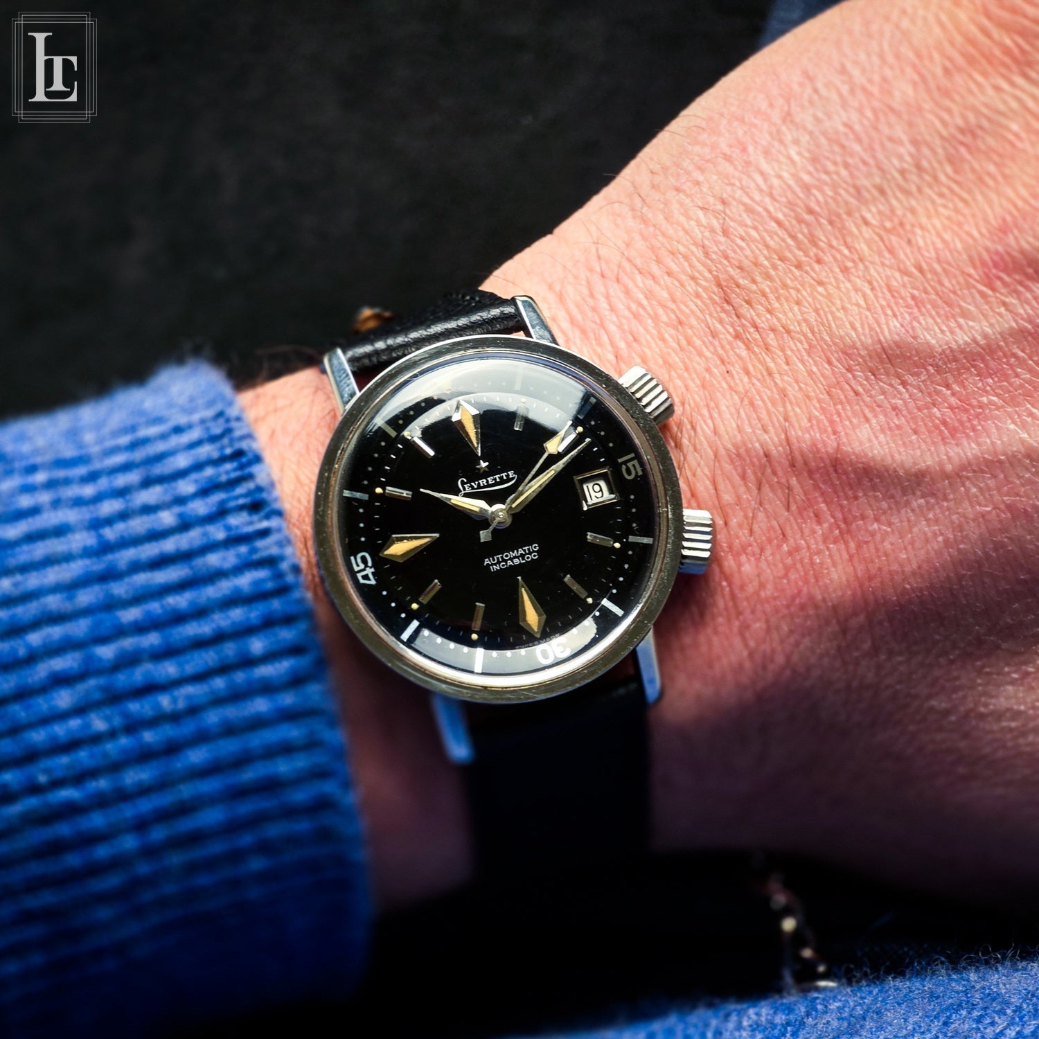 levrette-diver-2-crowns-tiger-shark-luxo-time-firenze