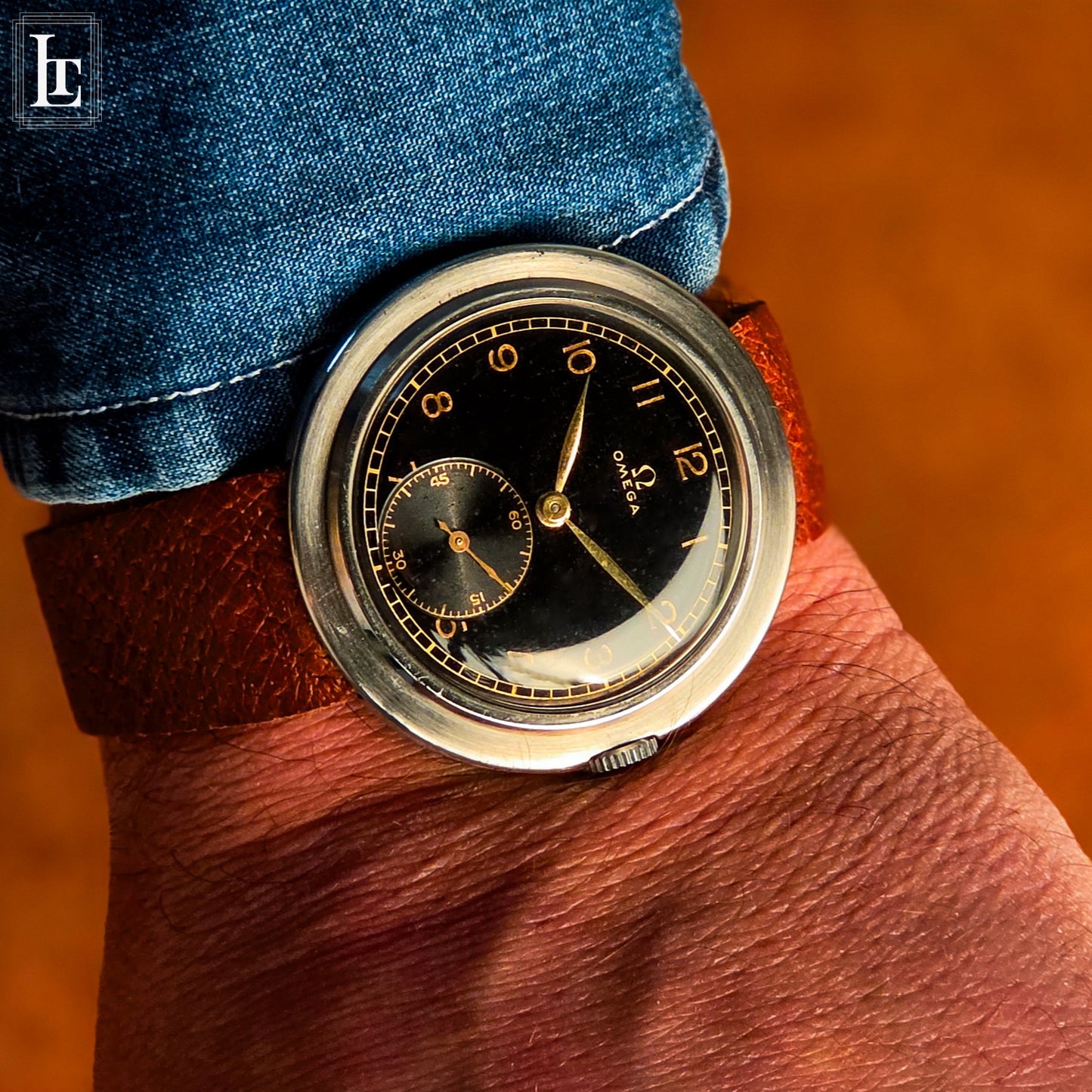 Omega UFO Disco Volante nero gilt