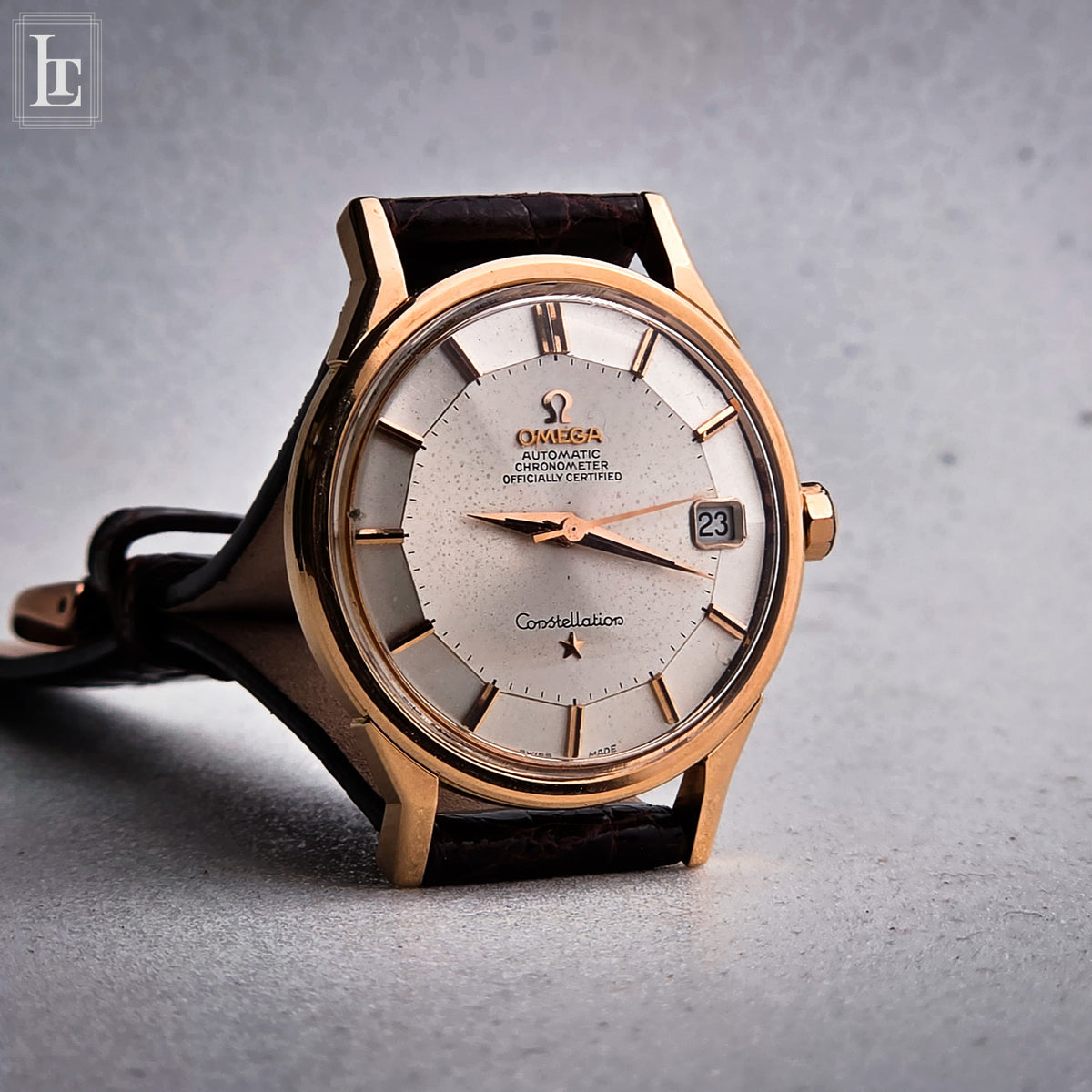 Omega Constellation Piepan 18k rose gold, ref. 168005/6, 1967, vista di tre quarti