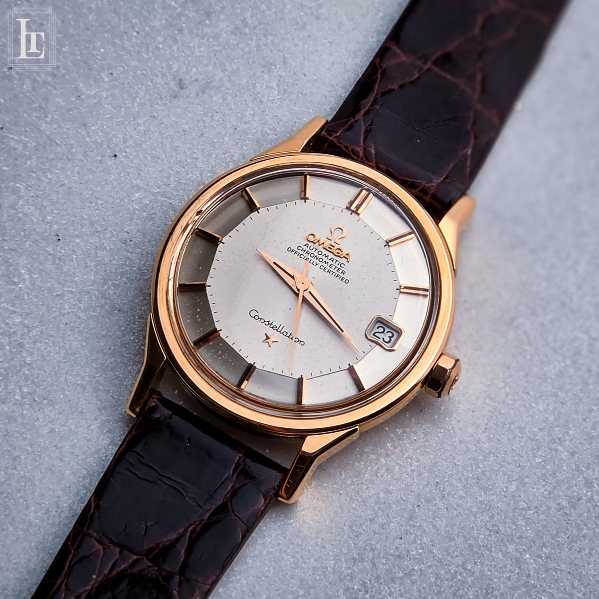Omega Constellation Piepan 18k rose gold, ref. 168005/6, 1967, vista di tre quarti