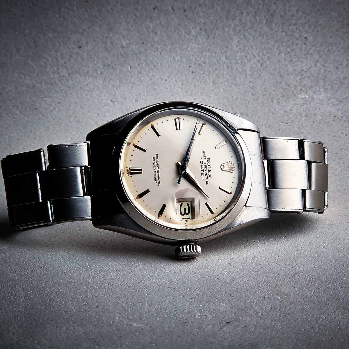 Rolex Date 1500 riveted